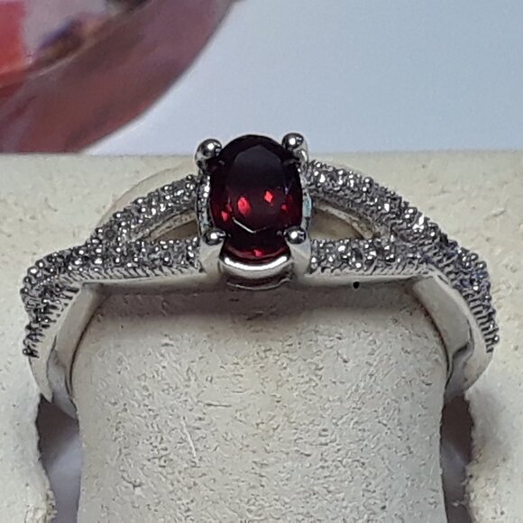 .55ctw Natural Diamond & Oval Garnet X sides design 10KT White Gold Ring #19967